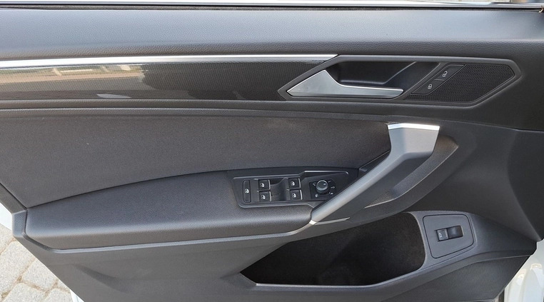 Volkswagen Tiguan Allspace cena 137900 przebieg: 125030, rok produkcji 2019 z Rawicz małe 704